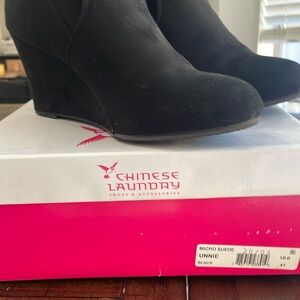 Chinese laundry size 10 black suede booties